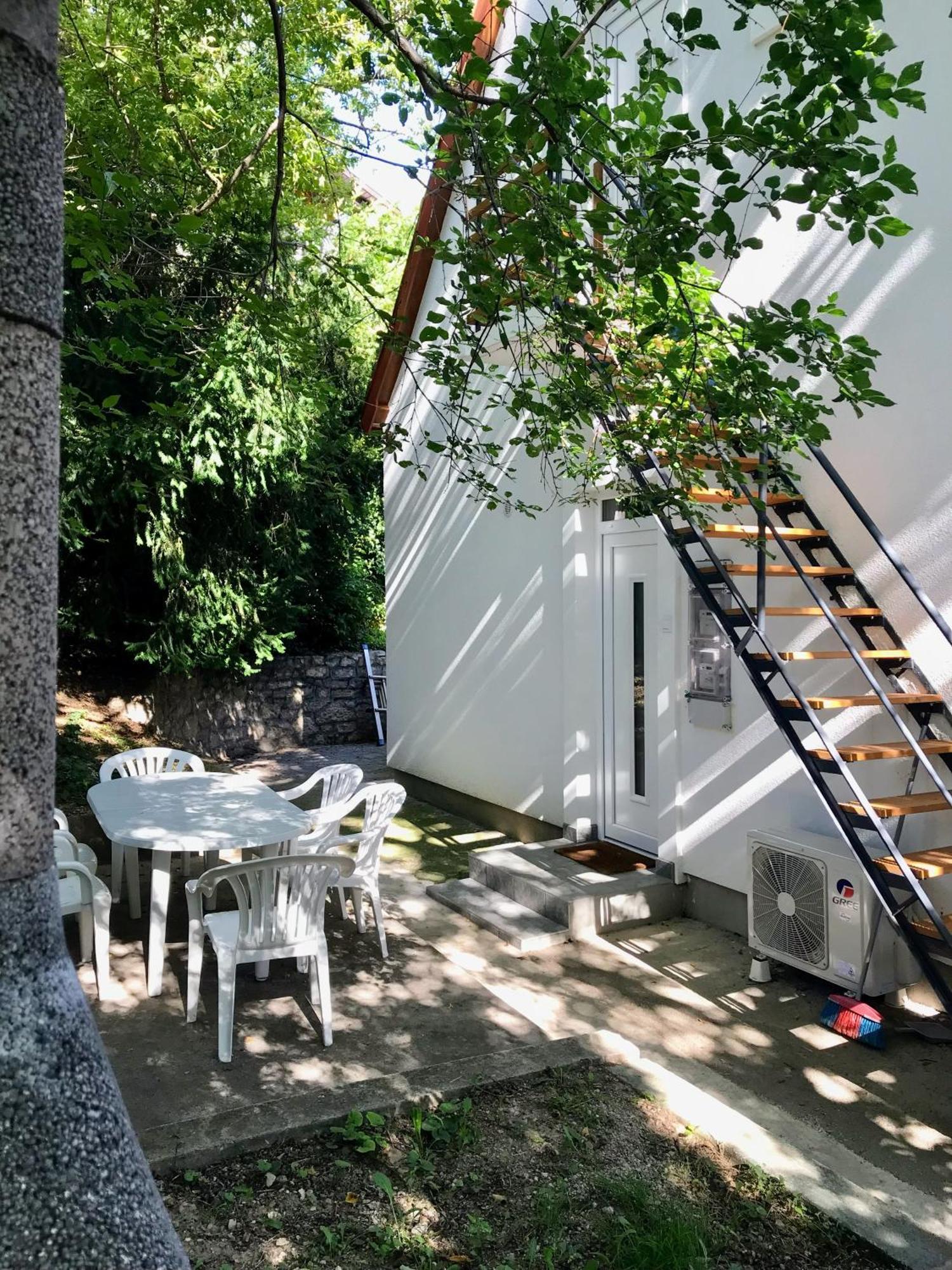 Quiet, Green, Relaxing Place - 1 Bedroom Apartmán Balatonfured